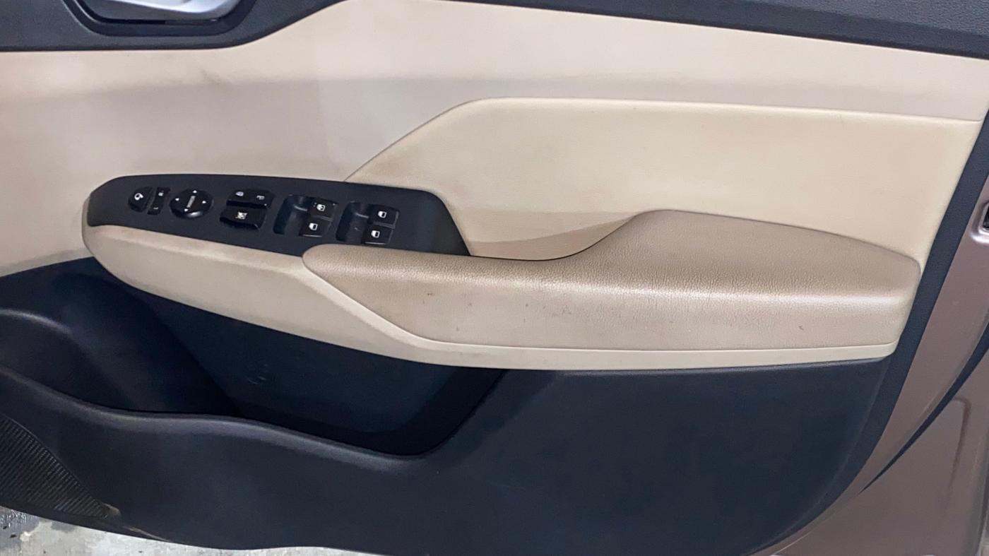 2018 Hyundai Verna 1.6 VTVT SX O, Petrol, Manual, 36,408 km, Driver Side Door Panels Control
