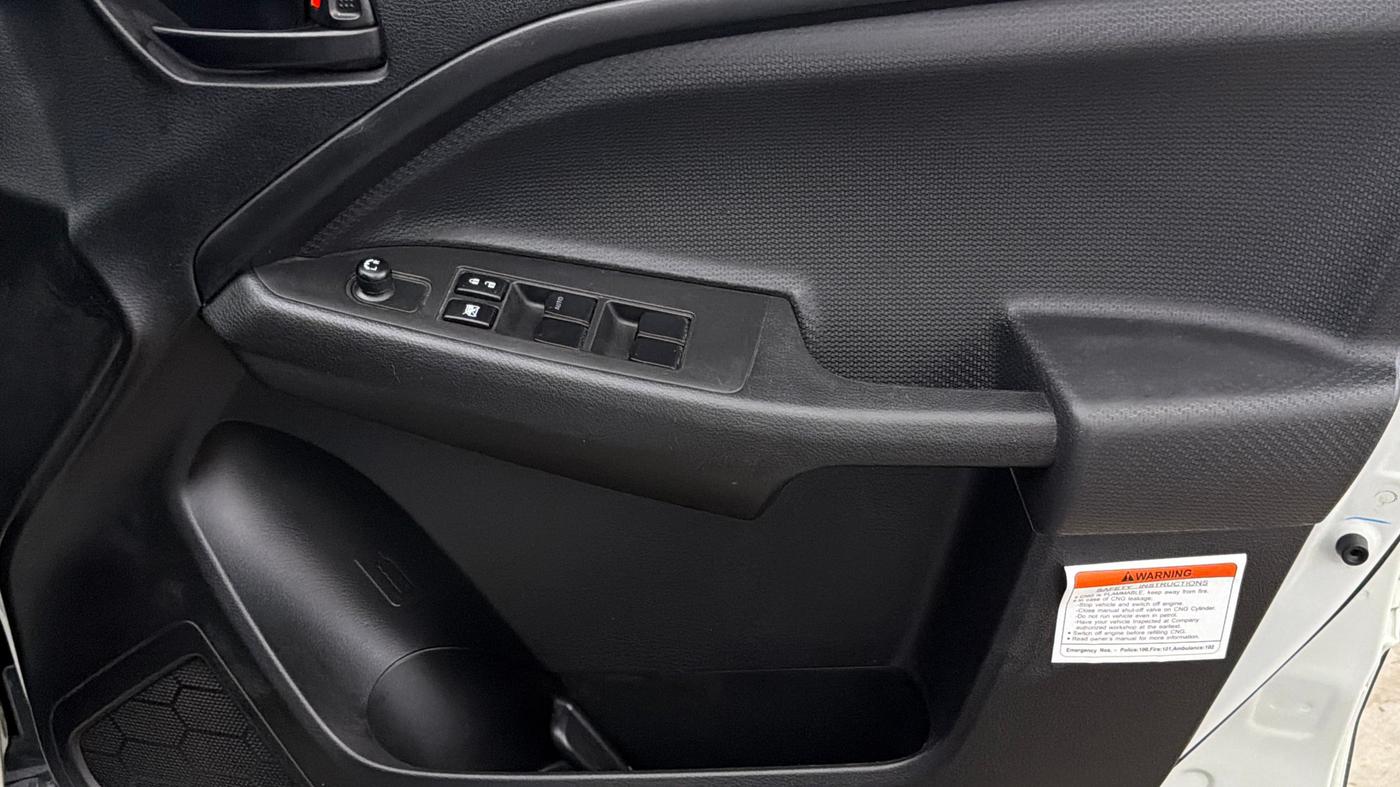 2025 Maruti BREZZA LXI S- CNG, CNG, Manual, 29,363 km, Driver Side Door Panels Control