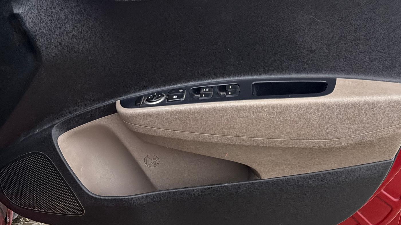 2017 Hyundai Grand i10 ASTA (O) 1.2 KAPPA VTVT, Petrol, Manual, 90,141 km, Driver Side Door Panels Control