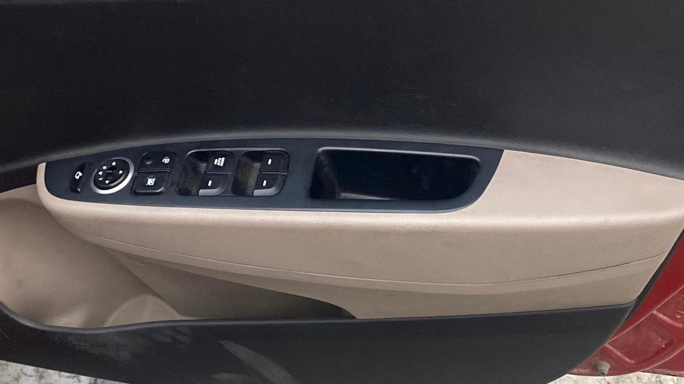 2014 Hyundai Xcent SX 1.2 (O), Petrol, Manual, 47,685 km, Driver Side Door Panels Control
