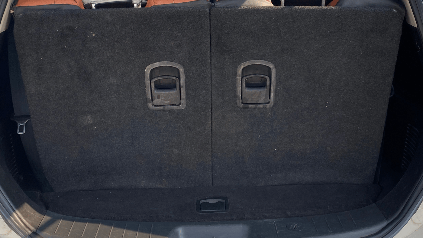 2021 Mahindra XUV500 W11, Diesel, Manual, 87,424 km, Boot Inside