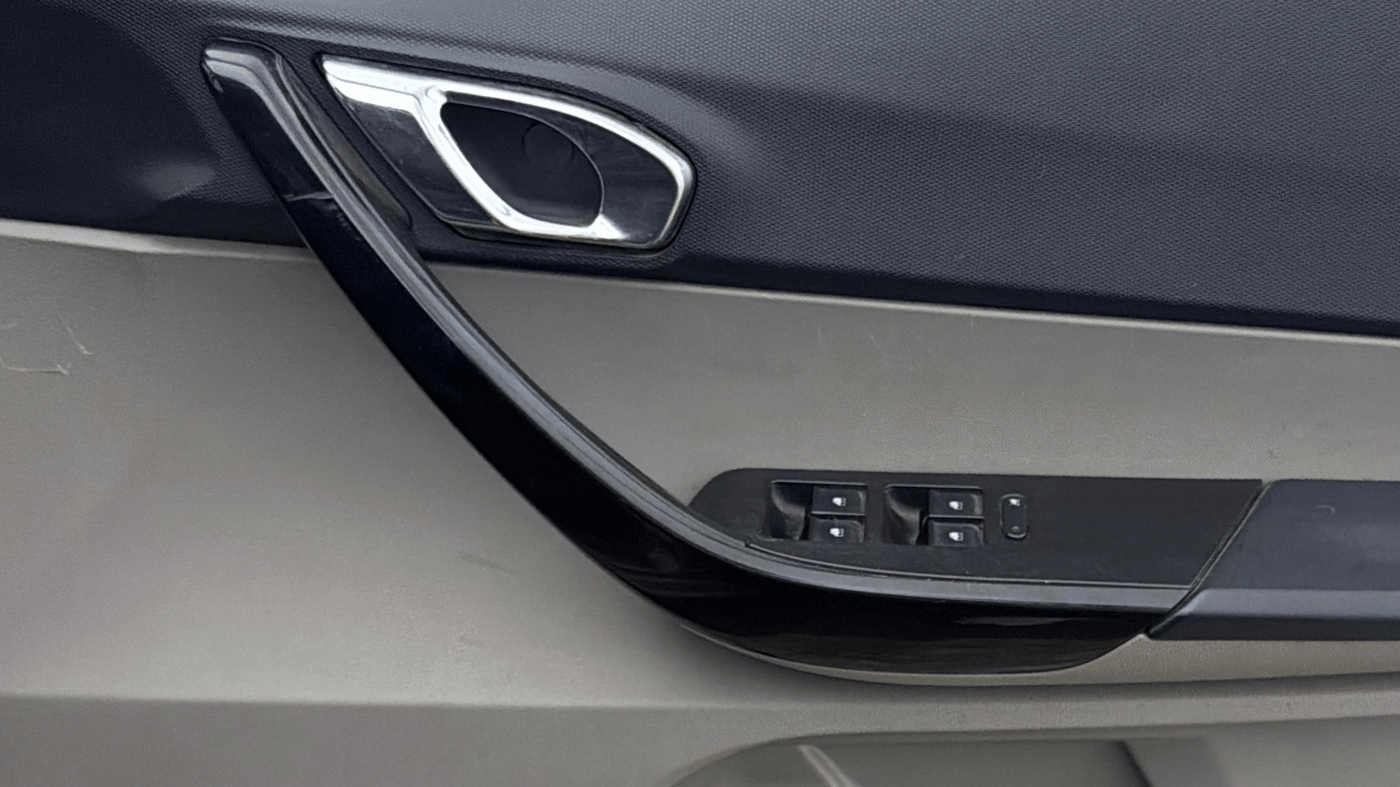 2016 Tata Tiago XZ PLUS PETROL, Petrol, Manual, 68,969 km, Driver Side Door Panels Control