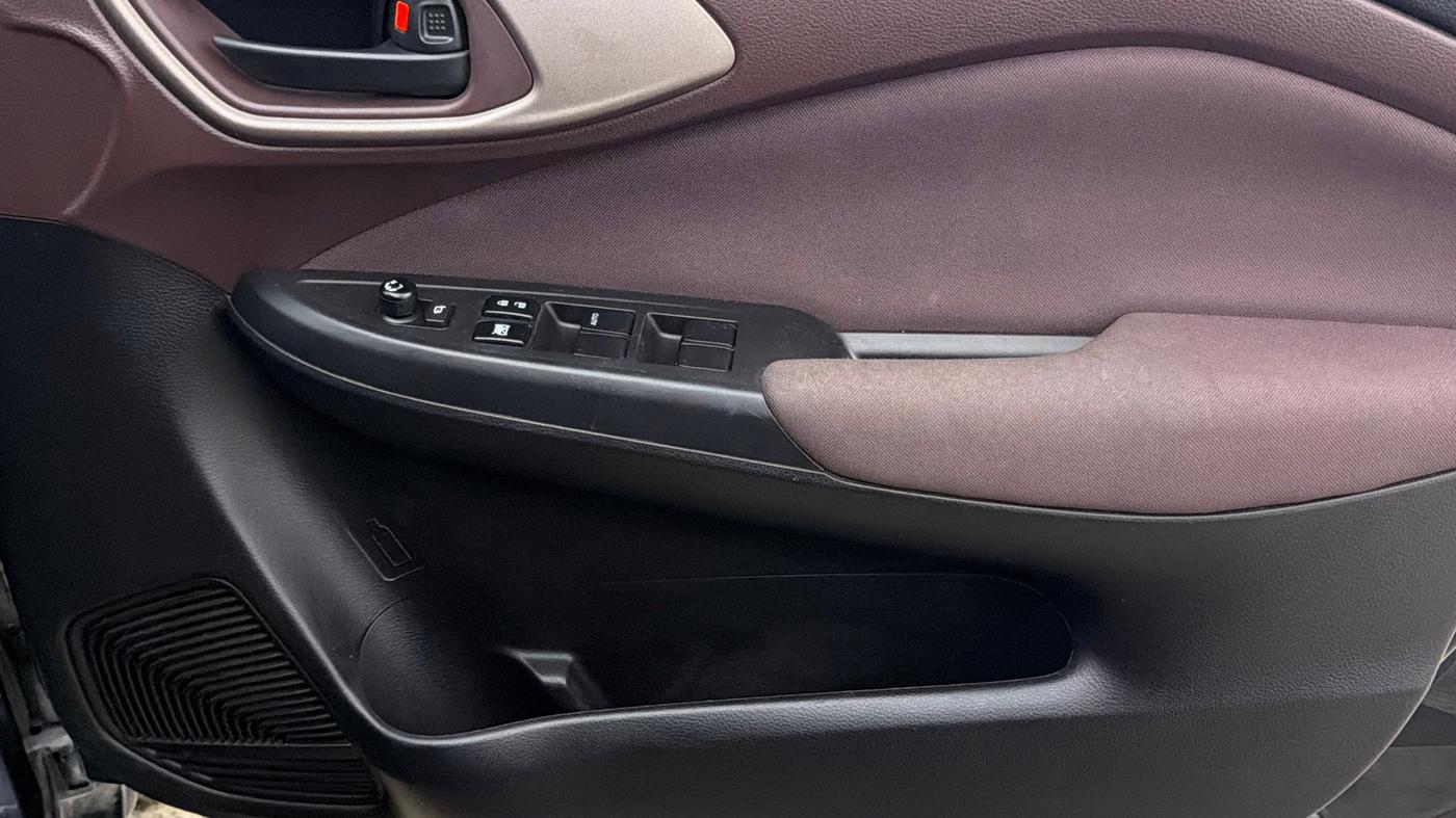 2025 Maruti FRONX DELTA PLUS 1.2L AGS, Petrol, Automatic, 23,439 km, Driver Side Door Panels Control
