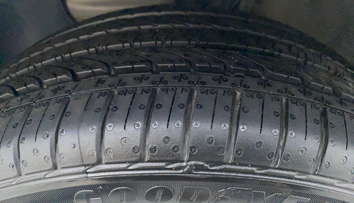 2014 Hyundai Elite i20 ASTA 1.2, Petrol, Manual, 68,377 km, Left Front Tyre Tread