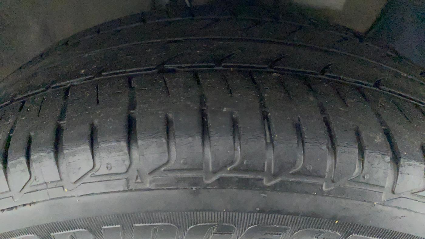 2014 Hyundai Elite i20 ASTA 1.2, Petrol, Manual, 68,377 km, Right Front Tyre Tread
