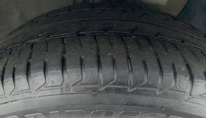 2014 Hyundai Elite i20 ASTA 1.2, Petrol, Manual, 68,377 km, Right Front Tyre Tread