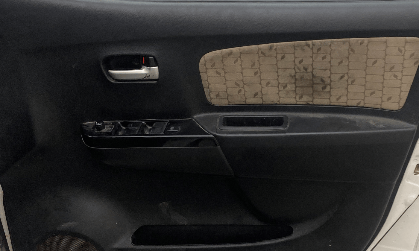 2018 Maruti Wagon R 1.0 VXI, Petrol, Manual, 47,841 km, Driver Side Door Panels Control