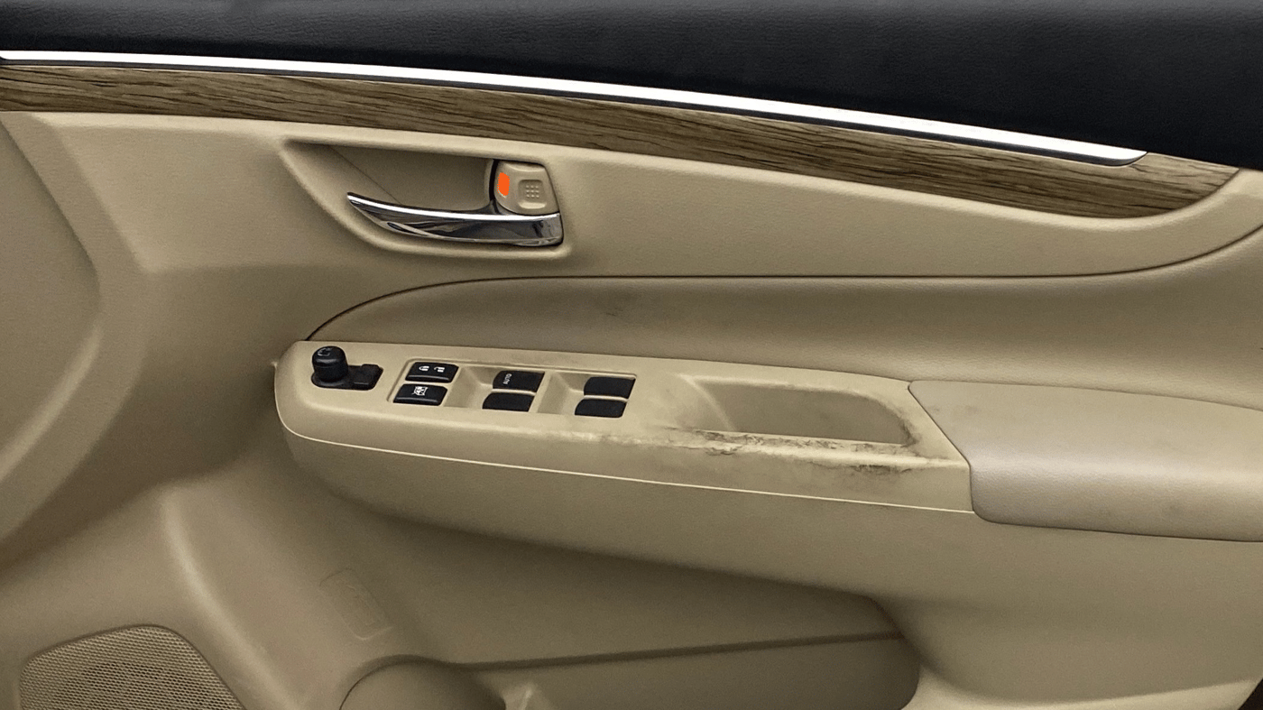 2018 Maruti Ciaz ALPHA 1.5 SHVS PETROL, Petrol, Manual, 63,494 km, Driver Side Door Panels Control