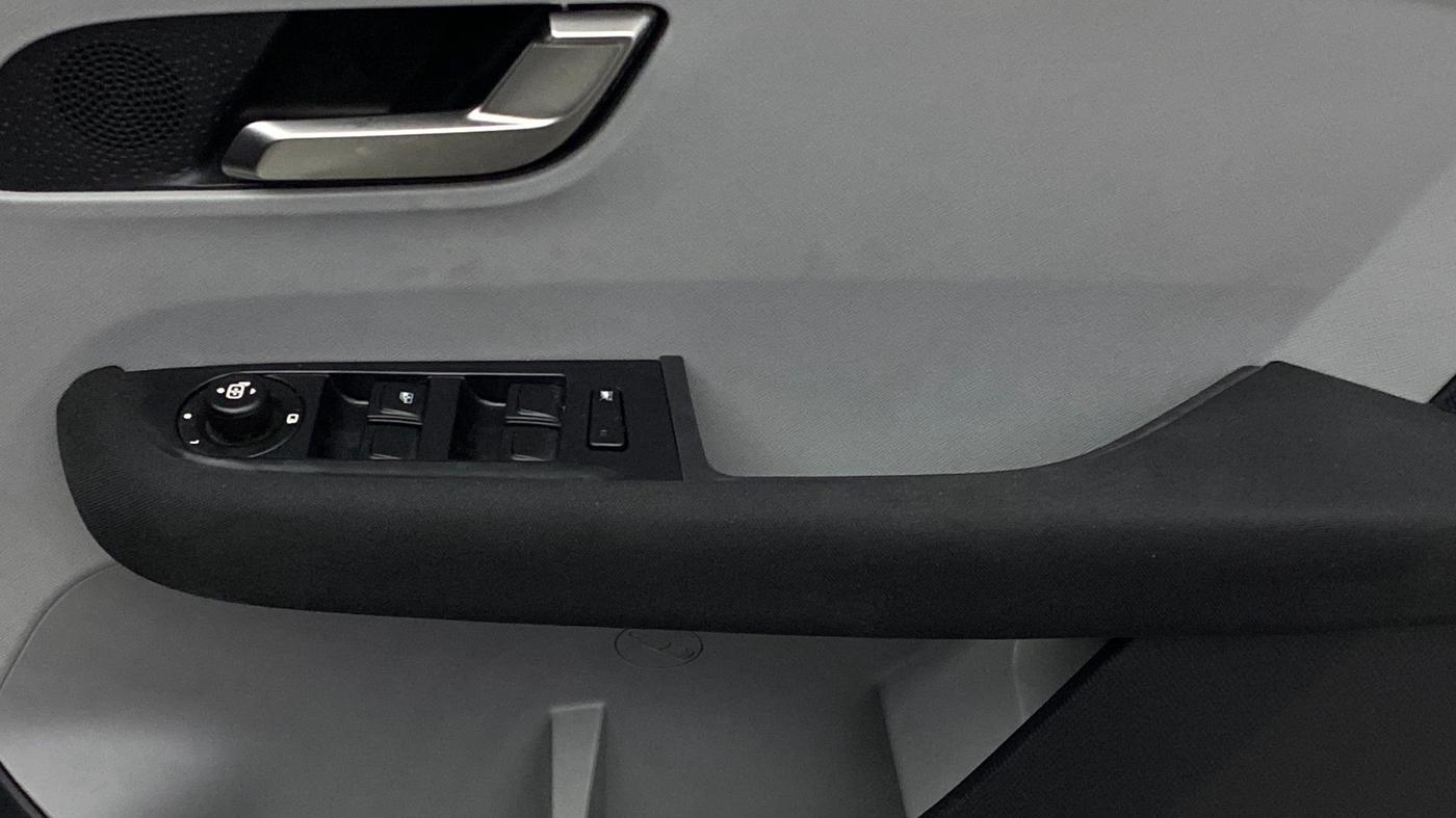 2020 Tata ALTROZ XZ PETROL, Petrol, Manual, 71,788 km, Driver Side Door Panels Control