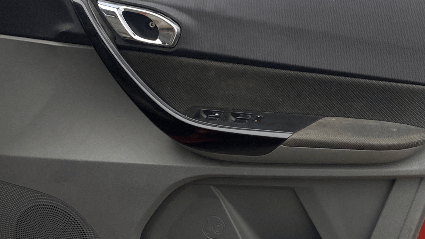 2019 Tata TIGOR XZ PLUS PETROL, Petrol, Manual, 1,26,891 km, Driver Side Door Panels Control