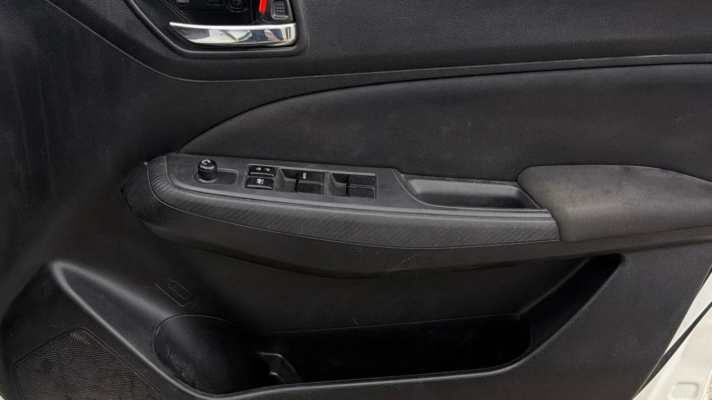 2020 Maruti Swift VXI, Petrol, Manual, 53,101 km, Driver Side Door Panels Control