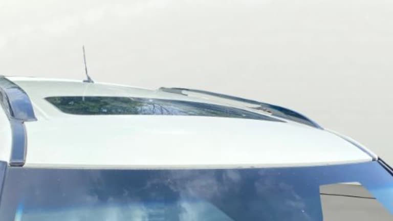 2023 Mahindra XUV300 W8 1.5 DIESEL, Diesel, Manual, 85,599 km, Moonroof/ Sunroof