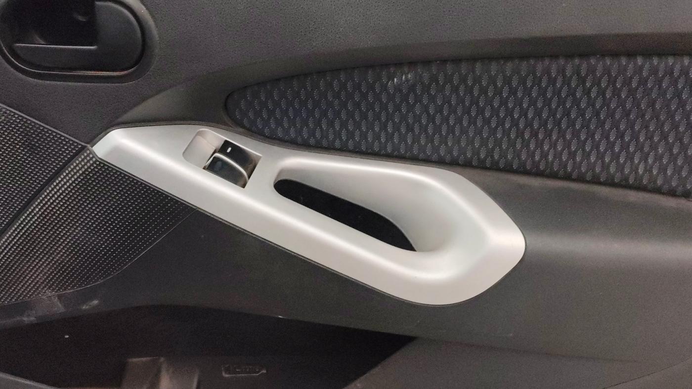 2013 Ford Figo TITANIUM 1.2 PETROL, Petrol, Manual, 26,620 km, Driver Side Door Panels Control