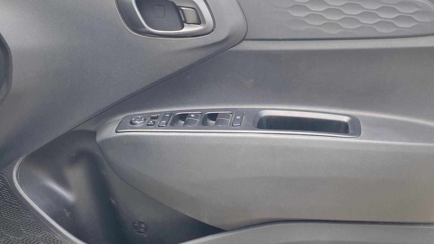 2023 Hyundai GRAND I10 NIOS SPORTZ 1.2 KAPPA VTVT DUAL TONE, Petrol, Manual, 34,645 km, Driver Side Door Panels Control