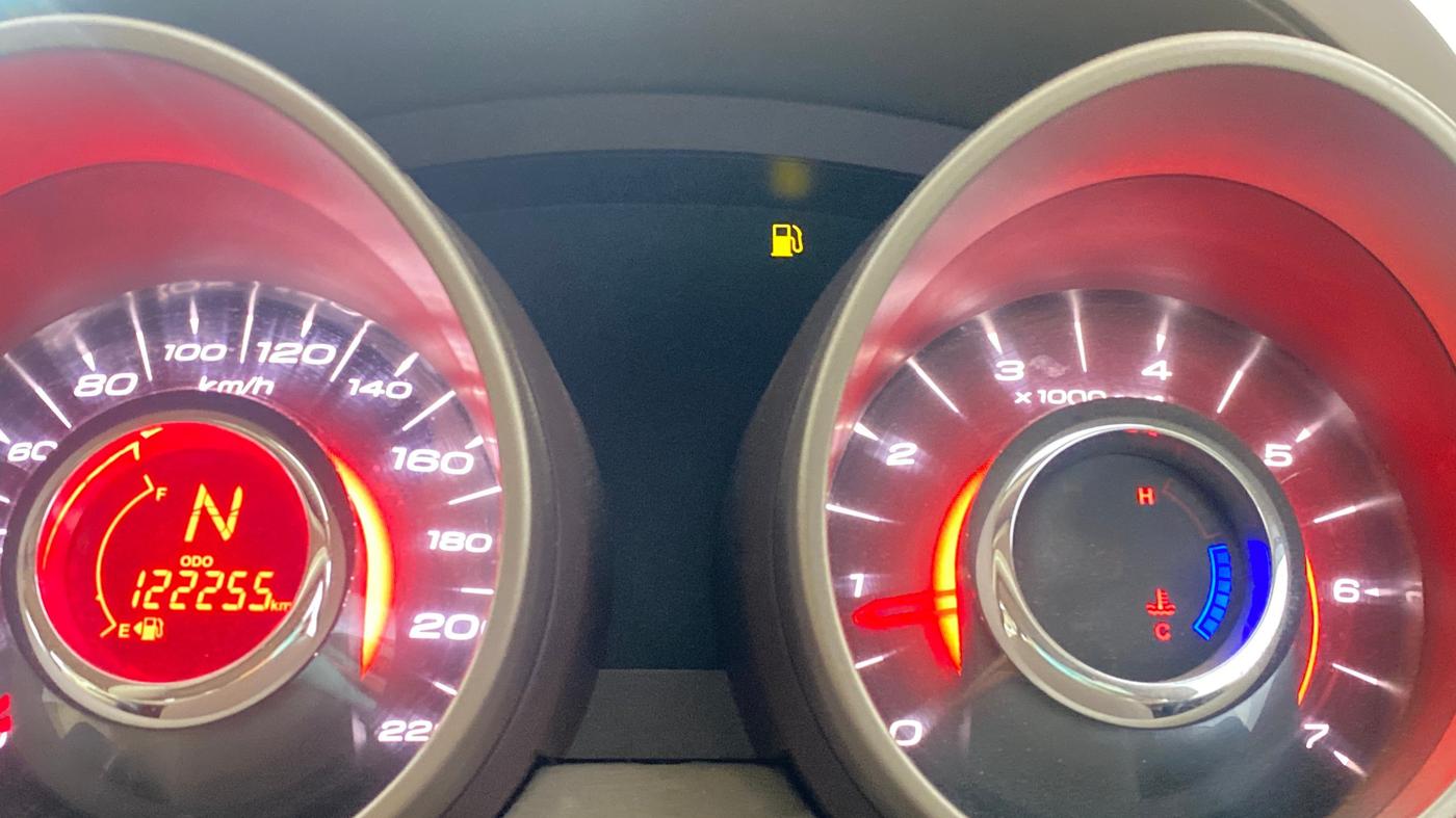 2015 Mahindra XUV500 W6, Diesel, Manual, 1,22,229 km, Odometer Image