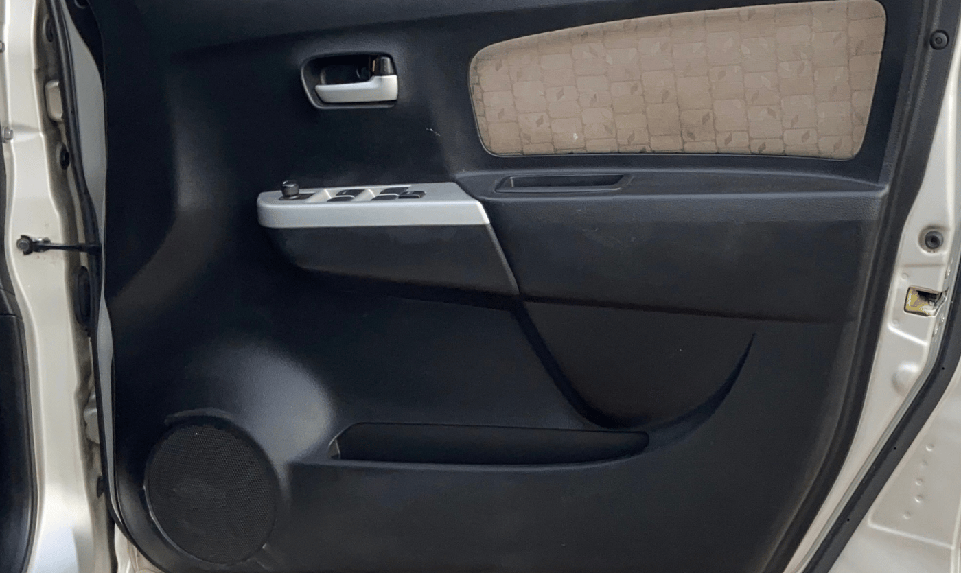 2015 Maruti Wagon R 1.0 VXI, Petrol, Manual, 75,813 km, Driver Side Door Panels Control