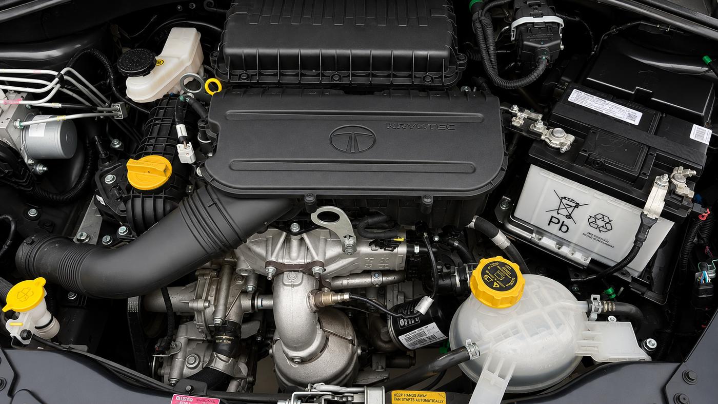 2025 Tata Tiago XZA, Petrol, Automatic, 800 km, Engine View