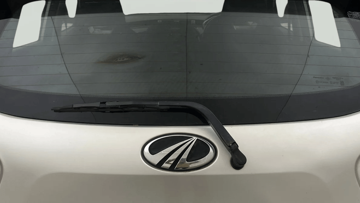 2017 Mahindra KUV 100 NXT K8 P 6 STR, Petrol, Manual, 59,281 km, Rear Wiper