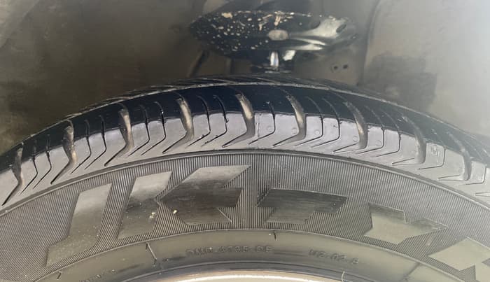2014 Honda Mobilio 1.5L I-DTEC S, Diesel, Manual, 1,02,157 km, Right Front Tyre Tread