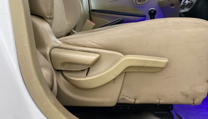 2014 Honda Mobilio 1.5L I-DTEC S, Diesel, Manual, 1,02,157 km, Driver Side Adjustment Panel