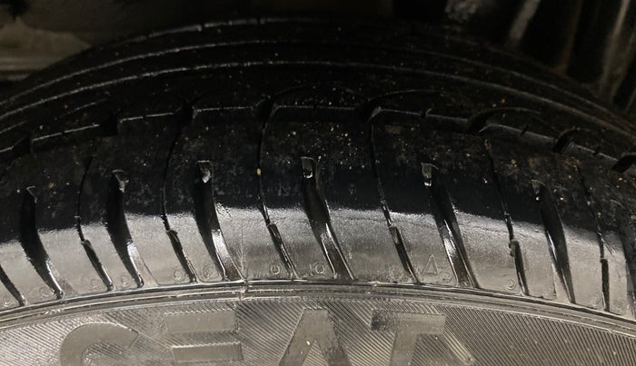 2021 Tata Tiago XT (O) PETROL, Petrol, Manual, 1,09,683 km, Left Rear Tyre Tread