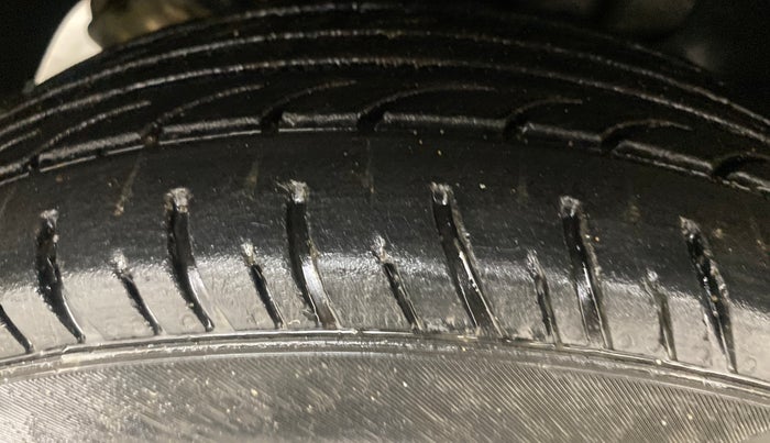 2021 Tata Tiago XT (O) PETROL, Petrol, Manual, 1,09,683 km, Left Front Tyre Tread