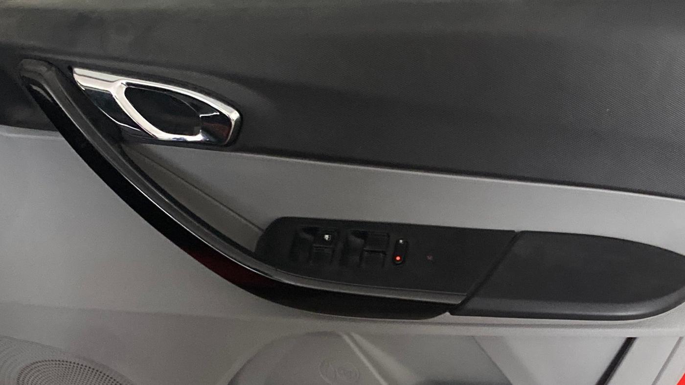 2020 Tata Tiago XZ PLUS PETROL, Petrol, Manual, 77,239 km, Driver Side Door Panels Control