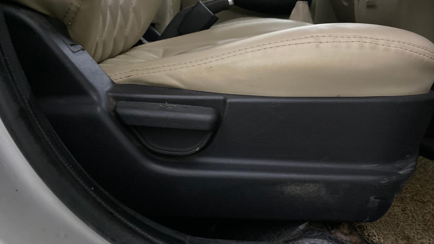 2013 Hyundai i20 MAGNA 1.2, Petrol, Manual, 48,490 km, Driver Side Adjustment Panel