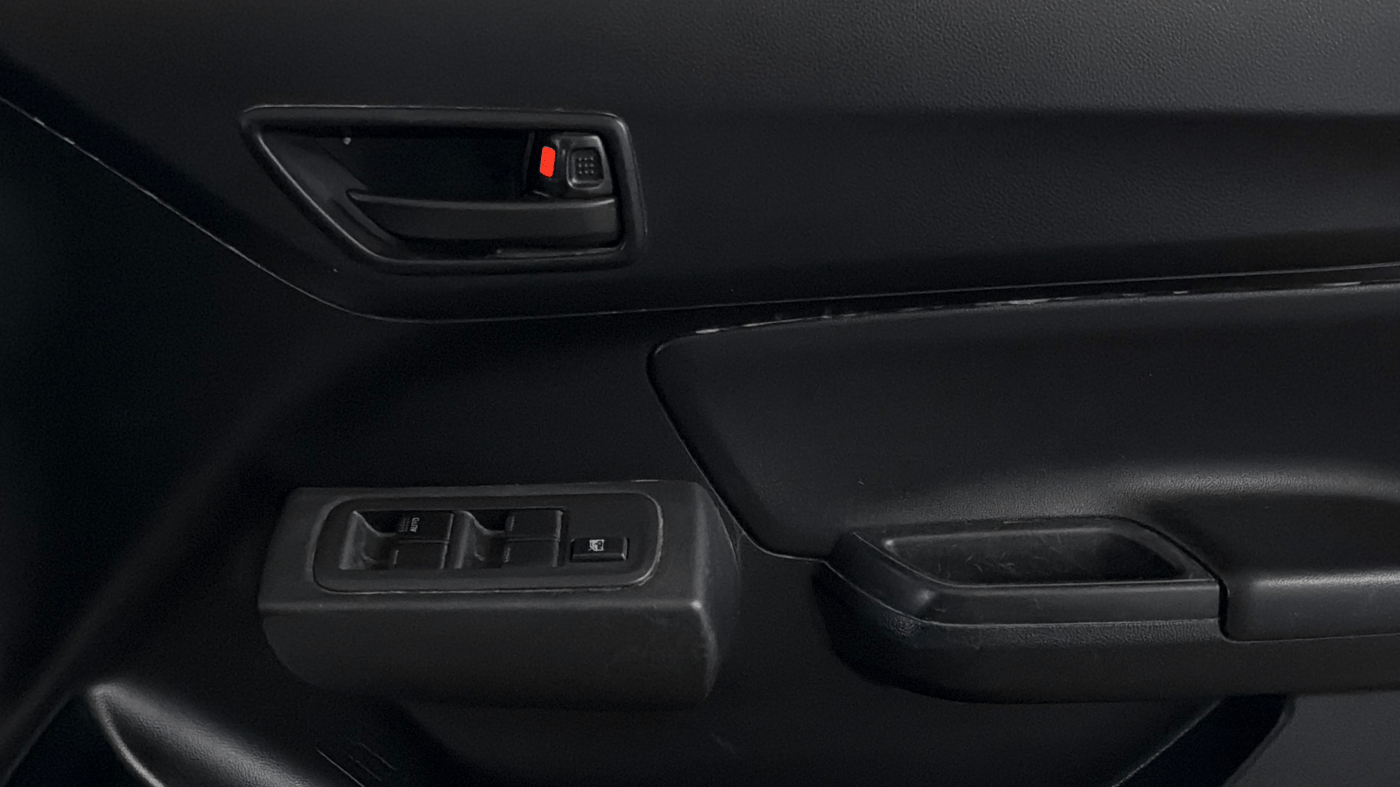 2020 Maruti Swift LXI, Petrol, Manual, 30,683 km, Driver Side Door Panels Control