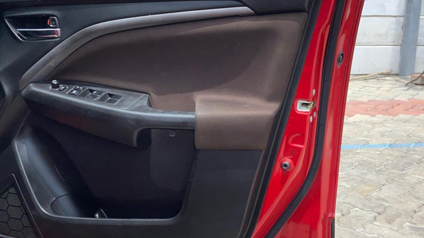 2022 Maruti BREZZA ZXI + SMART HYBRID, Petrol, Manual, 35,934 km, Driver Side Door Panels Control