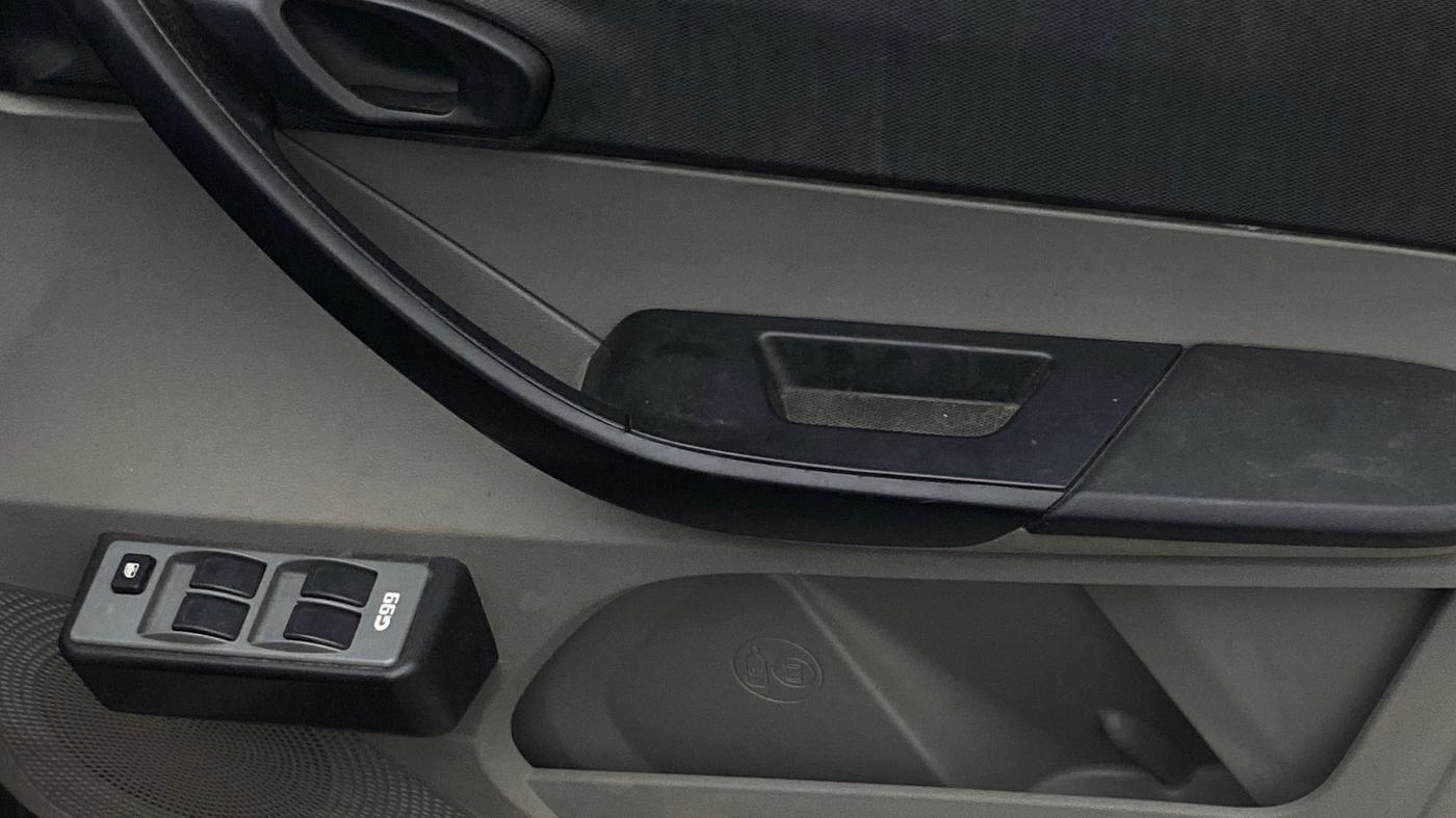 2019 Tata Tiago XE PETROL, Petrol, Manual, 71,183 km, Driver Side Door Panels Control