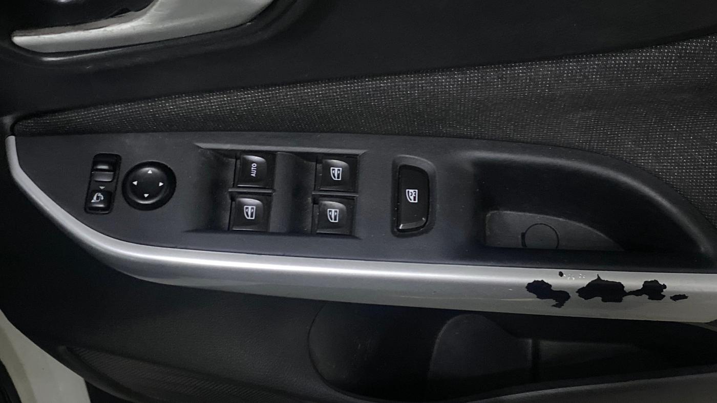 2022 Nissan MAGNITE XV PREMIUM TURBO, Petrol, Manual, 71,601 km, Driver Side Door Panels Control