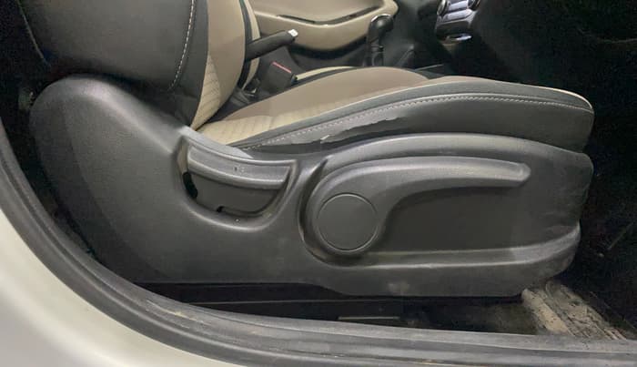 2017 Hyundai Elite i20 ASTA 1.2, Petrol, Manual, 62,134 km, Driver Side Adjustment Panel
