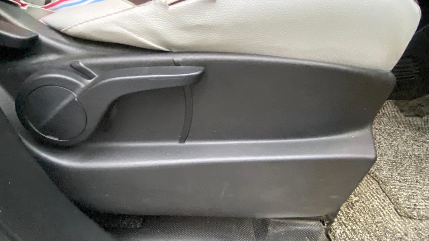 2021 Mahindra XUV500 W7, Diesel, Manual, 76,271 km, Driver Side Adjustment Panel
