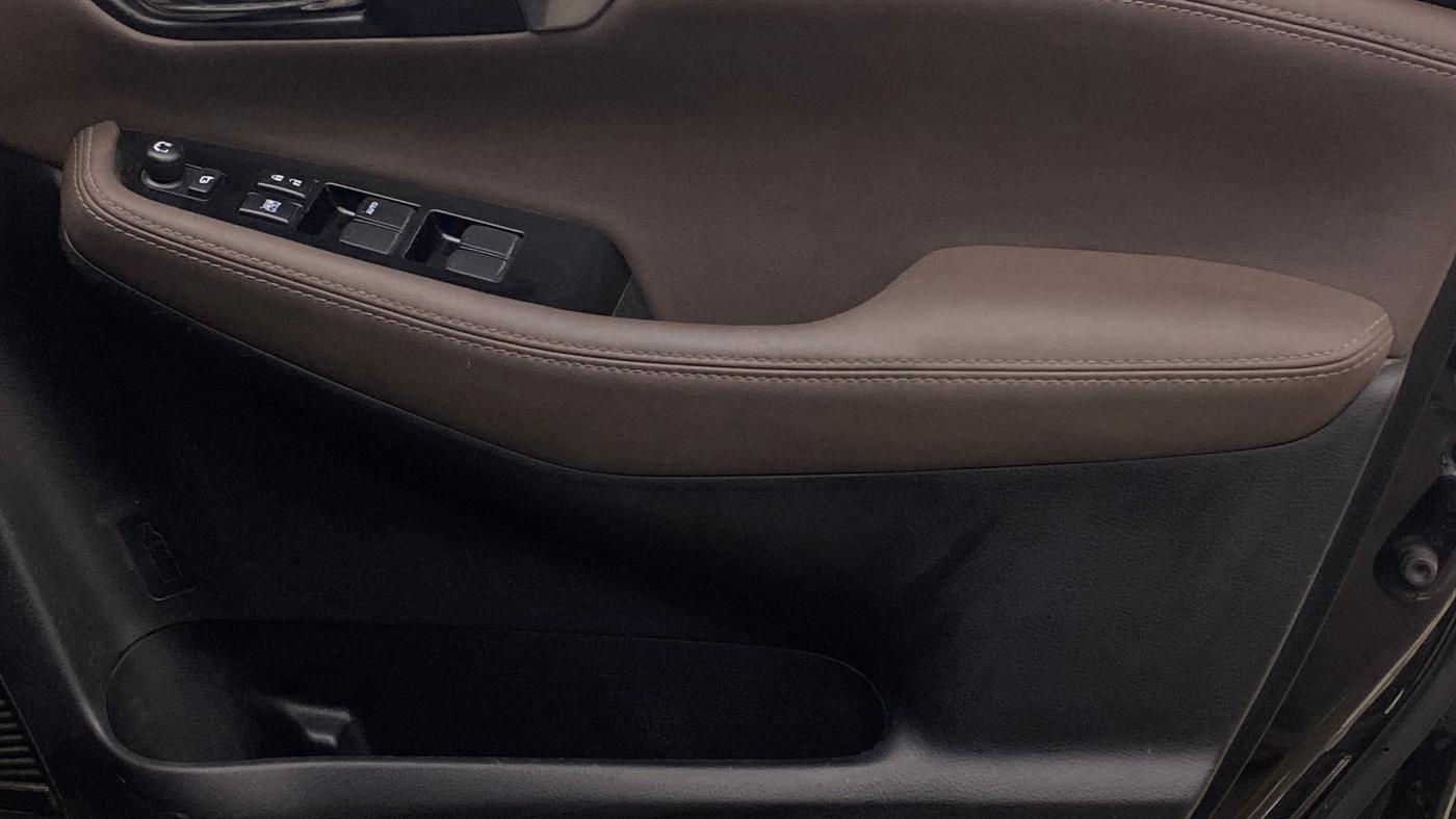 2022 Toyota URBAN CRUISER HYRYDER V HYBRID, Hybrid, Automatic, 1,08,490 km, Driver Side Door Panels Control
