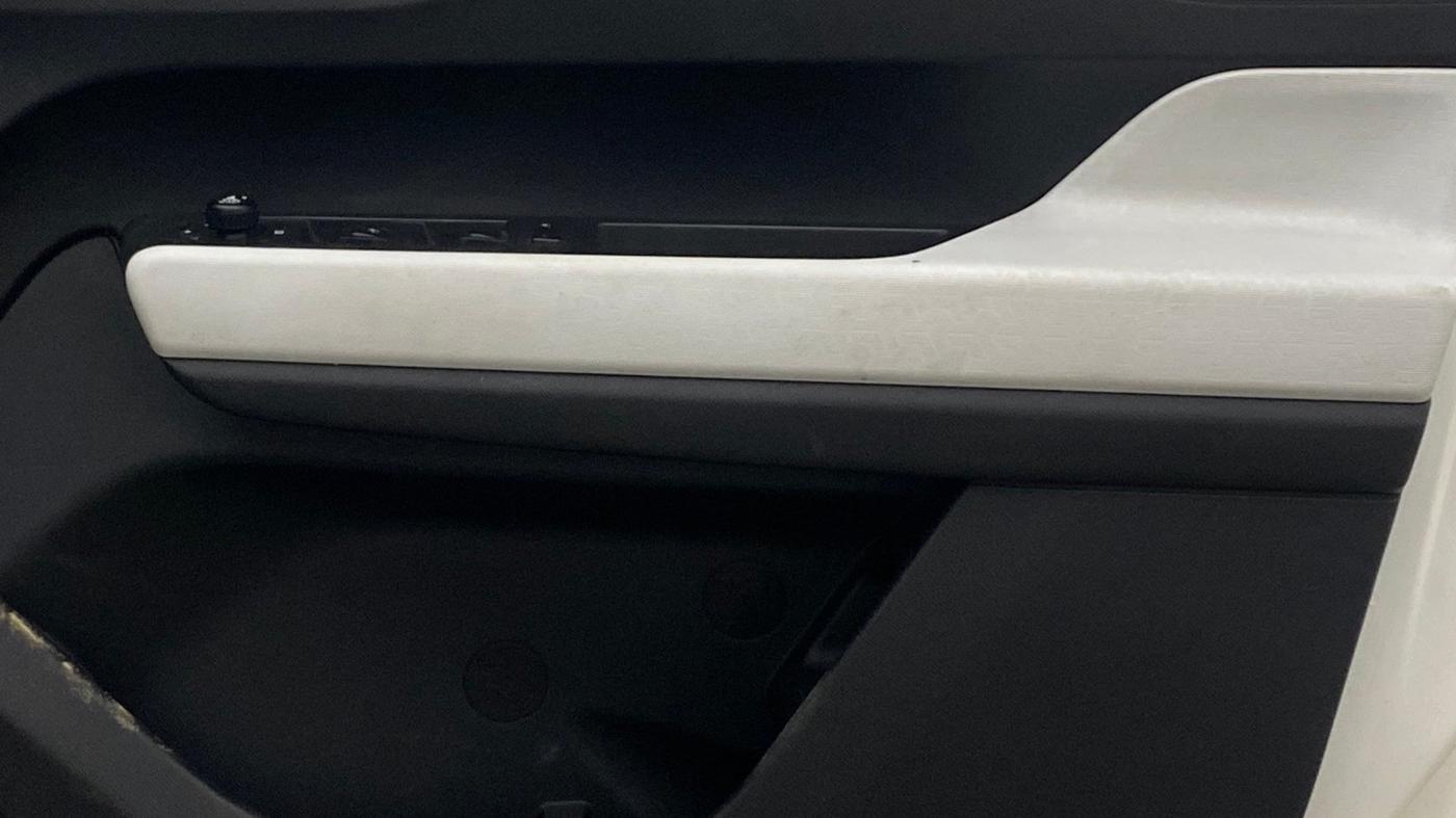 2023 Tata PUNCH Creative Dual Tone AMT Sunroof , Petrol, Automatic, 28,456 km, Driver Side Door Panels Control