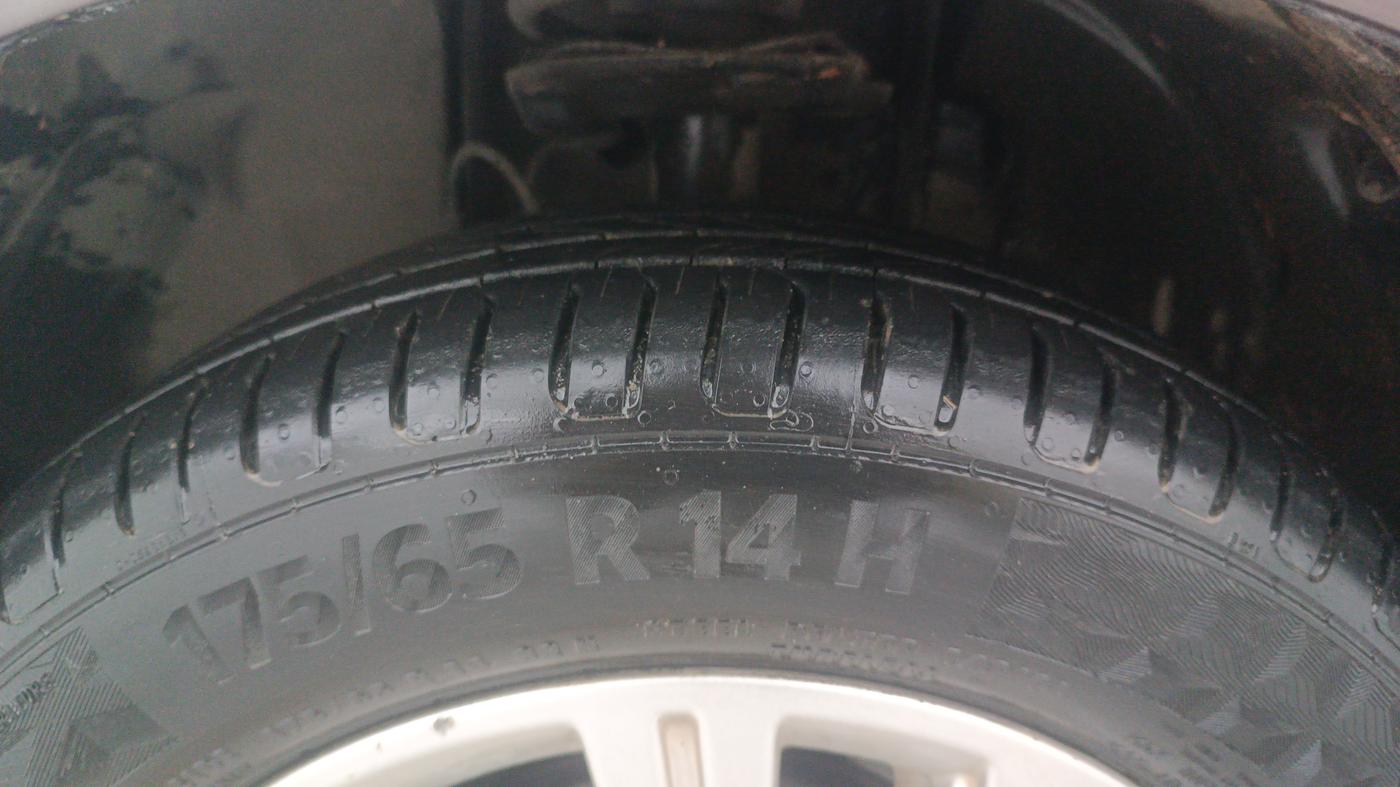 2017 Tata Tiago XZA PETROL, Petrol, Automatic, 39,600 km, Left Front Tyre Tread