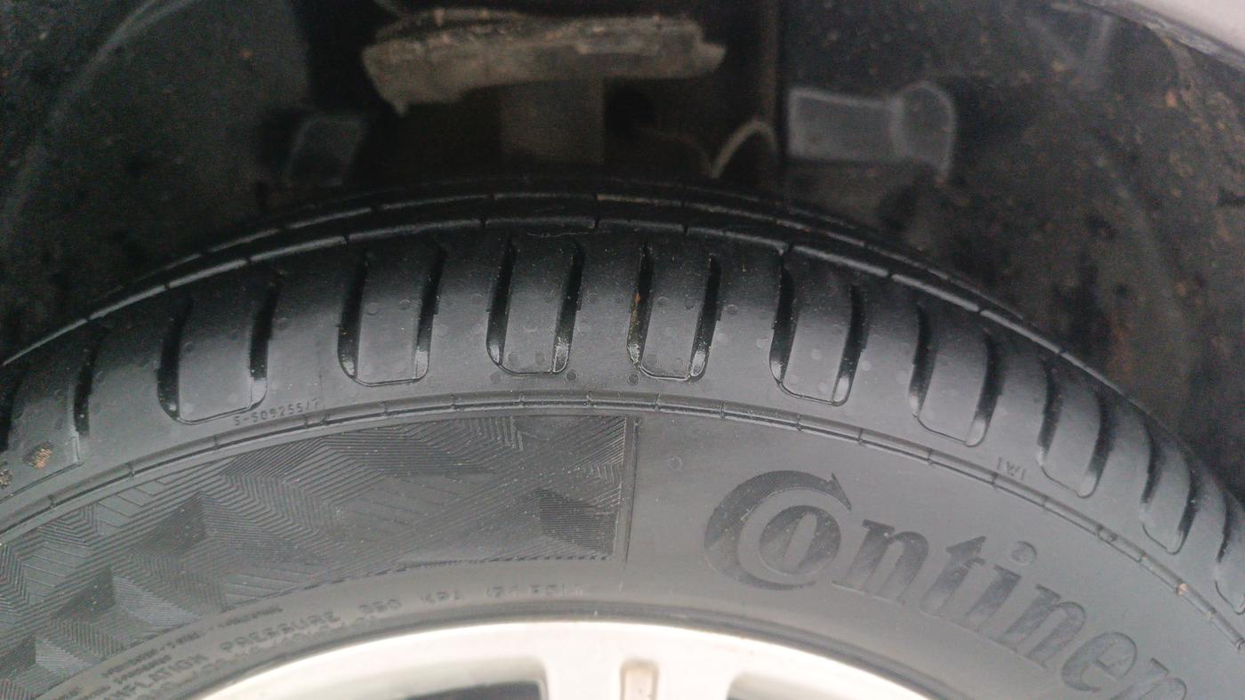 2017 Tata Tiago XZA PETROL, Petrol, Automatic, 39,600 km, Right Front Tyre Tread