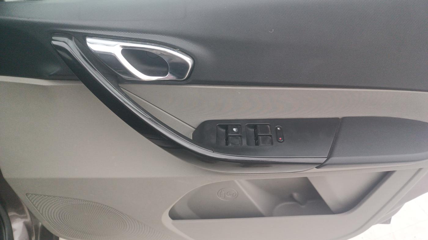 2017 Tata Tiago XZA PETROL, Petrol, Automatic, 39,600 km, Driver Side Door Panels Control