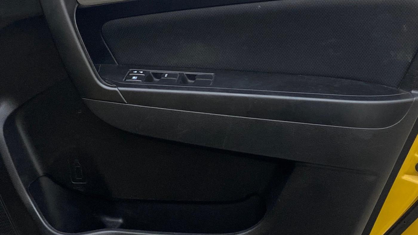 2019 Maruti Vitara Brezza ZDI PLUS DUAL TONE, Diesel, Manual, 86,640 km, Driver Side Door Panels Control