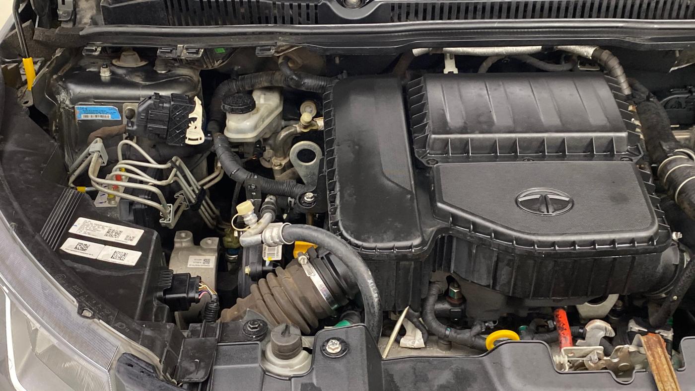 2022 Tata NEXON XZA PLUS (PREMIUM) DIESEL, Diesel, Automatic, 73,624 km, Engine View - Right