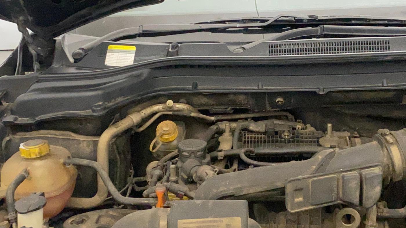 2022 Mahindra XUV300 W4 1.2 PETROL, Petrol, Manual, 40,334 km, Engine View - Right