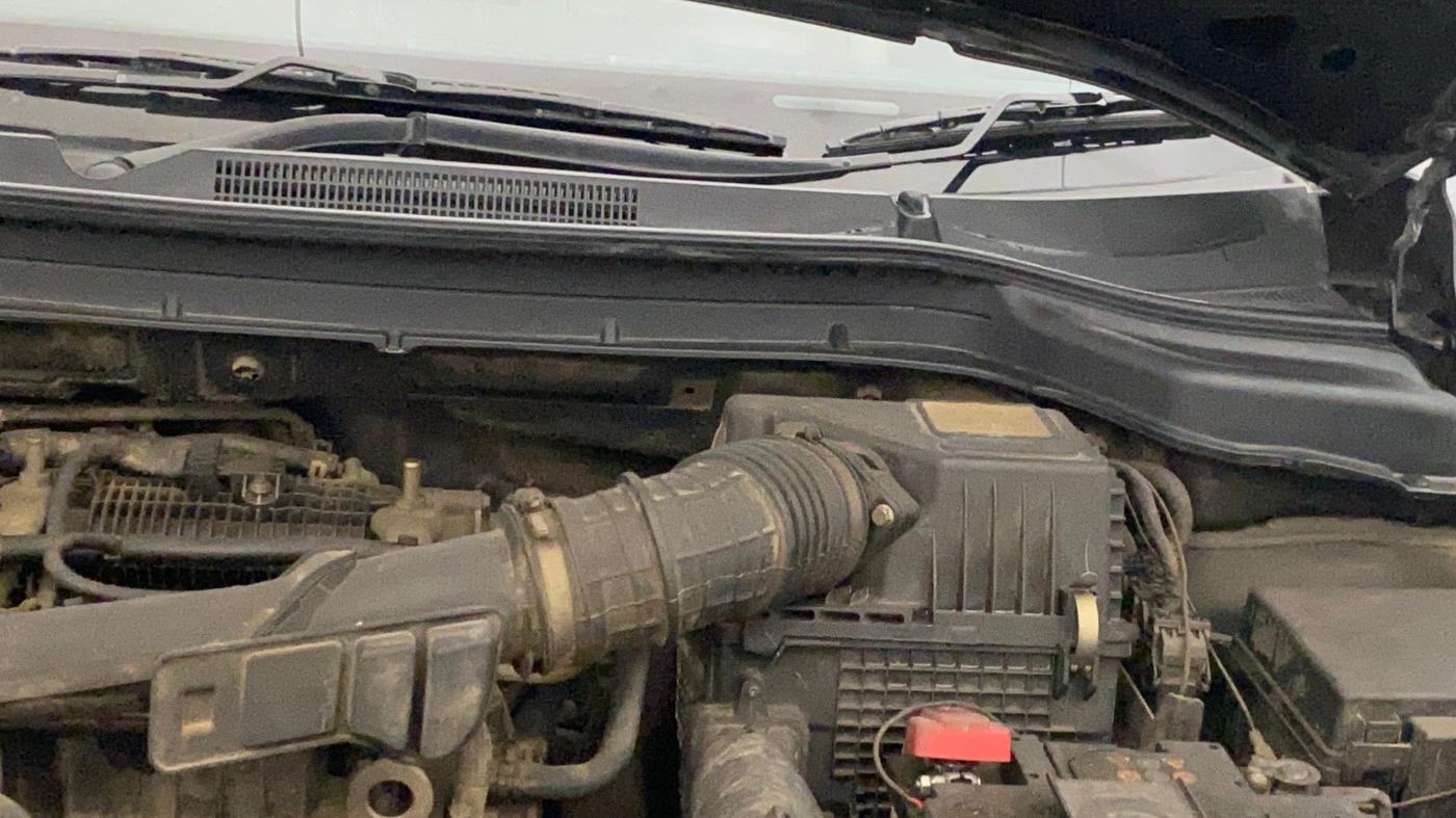 2022 Mahindra XUV300 W4 1.2 PETROL, Petrol, Manual, 40,334 km, Engine View - Left