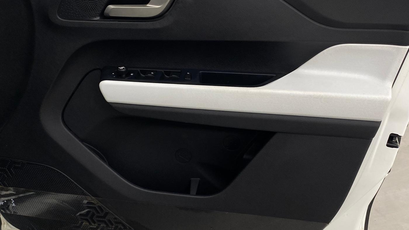 2025 Tata PUNCH Creative Plus, Petrol, Manual, 7,358 km, Driver Side Door Panels Control