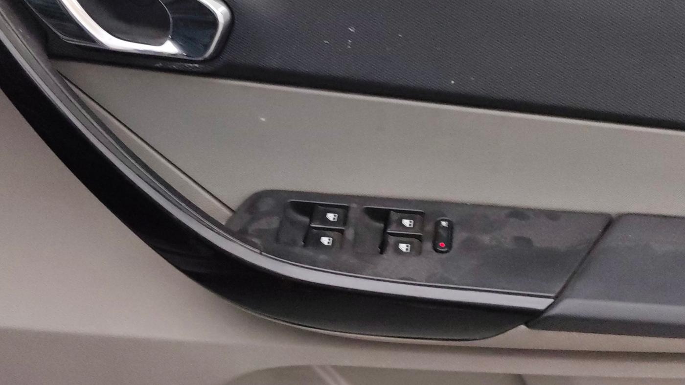 2017 Tata Tiago XZ PETROL, Petrol, Manual, 91,394 km, Driver Side Door Panels Control