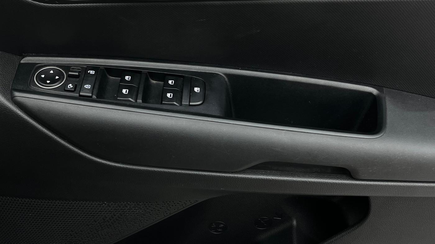 2022 KIA SONET HTK PLUS 1.2, Petrol, Manual, 32,170 km, Driver Side Door Panels Control