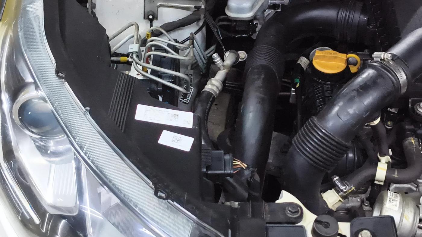 2021 Tata NEXON XZA PLUS SUNROOF PETROL, Petrol, Automatic, 52,378 km, Engine View - Right