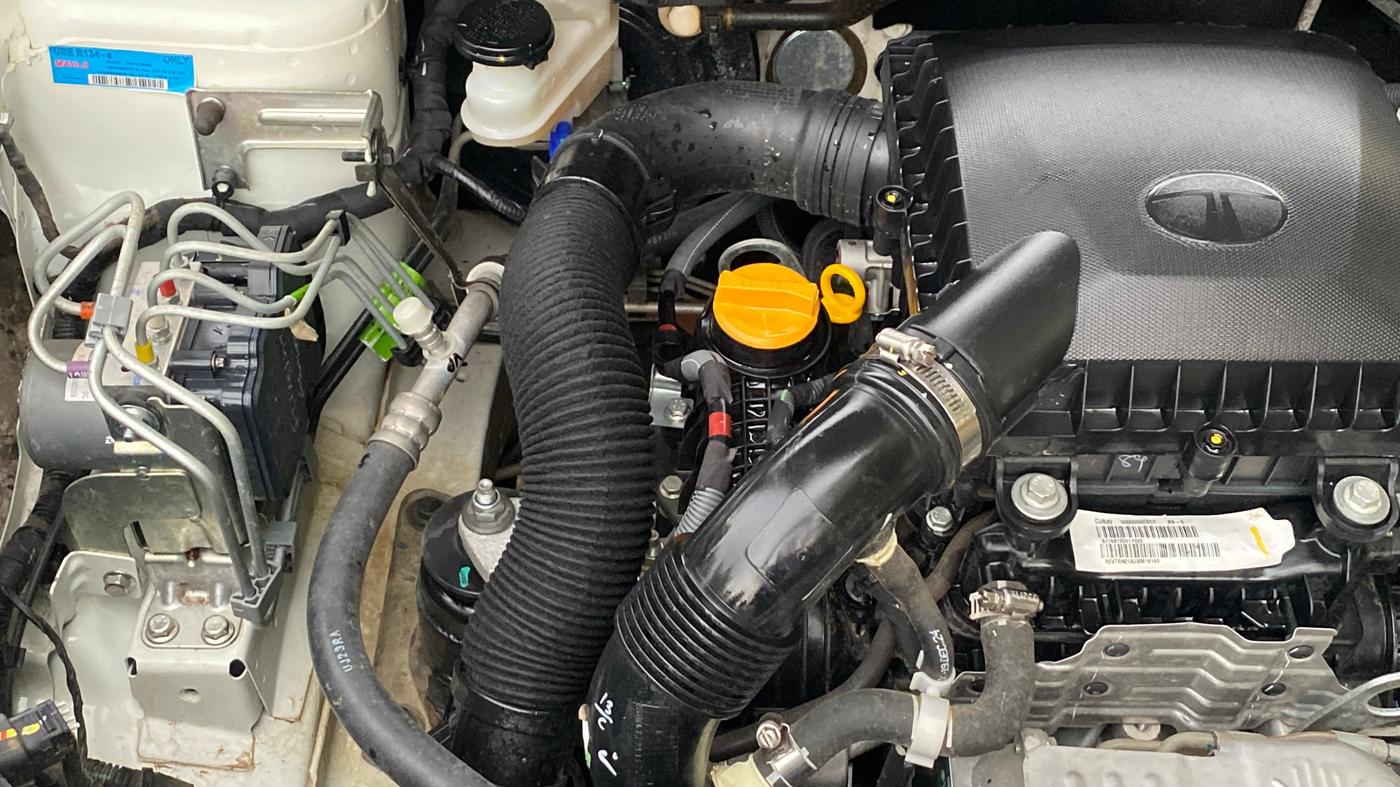 2025 Tata Curvv Pure Plus 1.2 Petrol 7DCA, Petrol, Automatic, 19,533 km, Engine View - Right