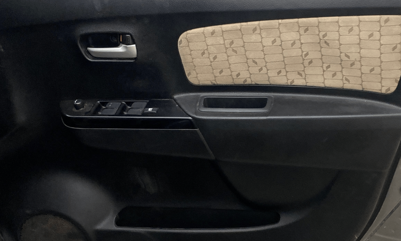 2018 Maruti Wagon R 1.0 VXI, Petrol, Manual, 63,358 km, Driver Side Door Panels Control