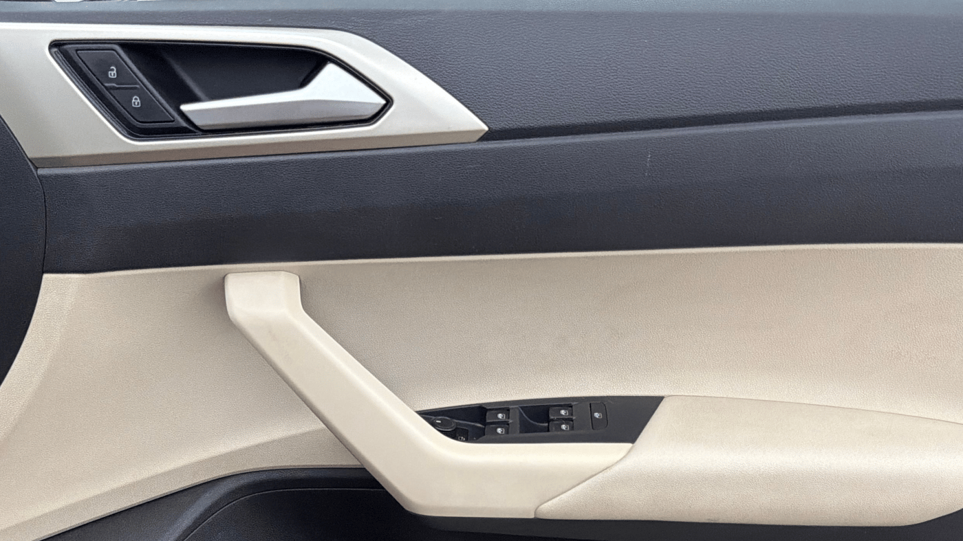 2022 Volkswagen VIRTUS HIGHLINE TSI 1.0 MT, Petrol, Manual, 47,238 km, Driver Side Door Panels Control